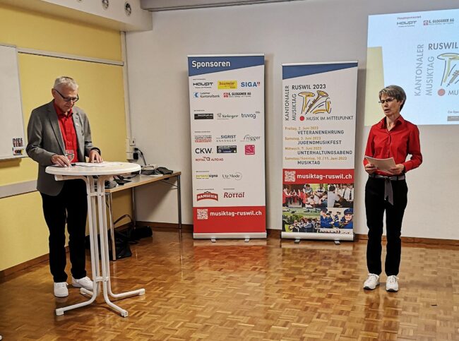 Vize-OK Präsidentin des Musiktag Ruswil Marianne Grüter begrüsst die OK-Mitglieder