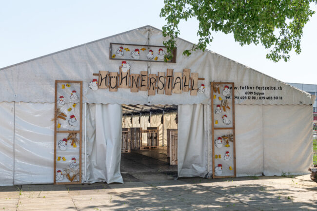 Aufbau Festgelände Musiktag Ruswil - Eingang Hühnerstall