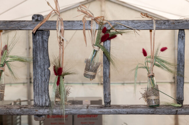 Aufbau Festgelände Musiktag Ruswil - Dekoration im Schopf