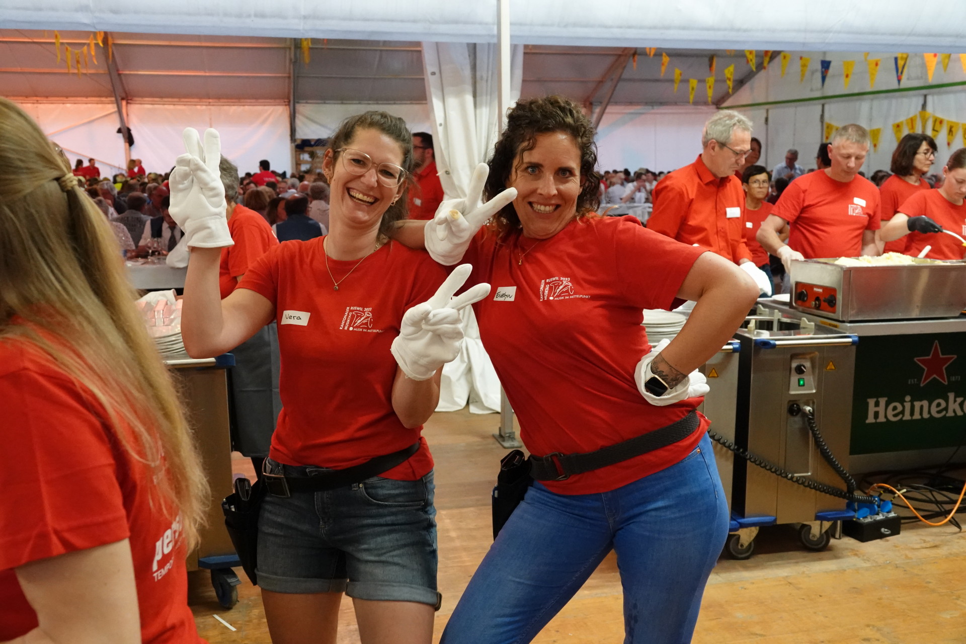 Helferinnen und Helfer an der Veteranenehrung des LKBV am Luzerner Kantonal Musiktag Ruswil
